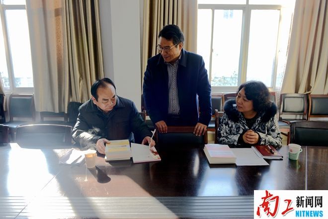 2016-12-08_180256_679159.jpg 2016.12.08邢书记调研政治理论教学部(张梦华 刘章) (15).JPG