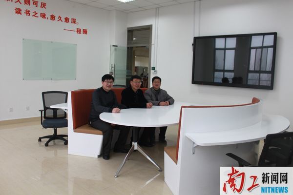 2016-12-22_165057_952674.jpg 张伟副校长到图书馆指导IC空间项目建设工作.jpg